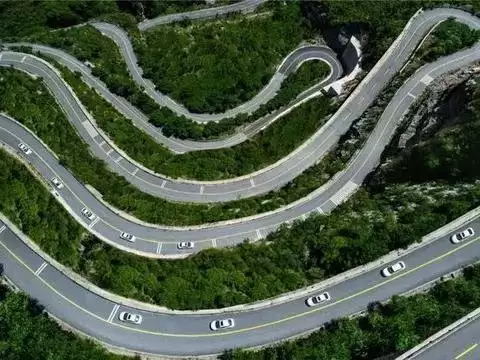 电动车跑山驾驶指南：电机响应、能量回收与热管理全解析