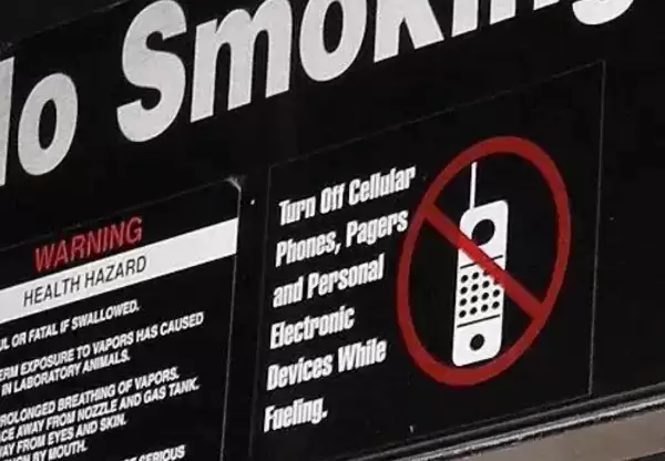加油站禁用手机系过时谣言，科学证实爆炸风险几乎为零
