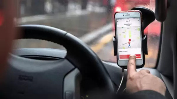 微信、QQ群发布“车找人”信息 3位群主被约谈:扰乱道路运输秩序