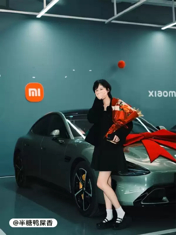 雷军晒喜提小米新车的车主：小姐姐一个比一个漂亮