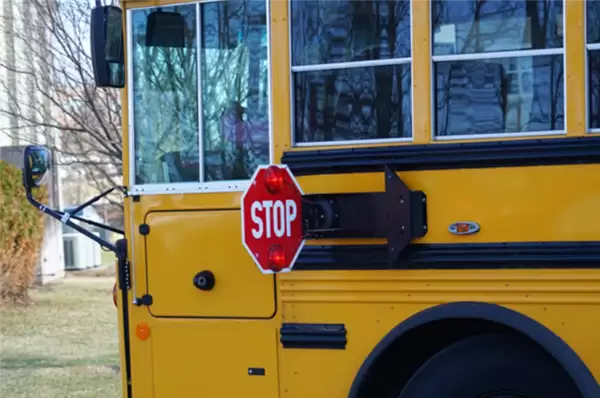 搞不定校车难题!Waymo自动驾驶再次因非法超车被调查