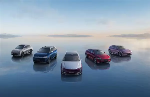 鸿蒙智行车主人在越南 车在深圳!跨国2540公里成功使用VPD泊车移位