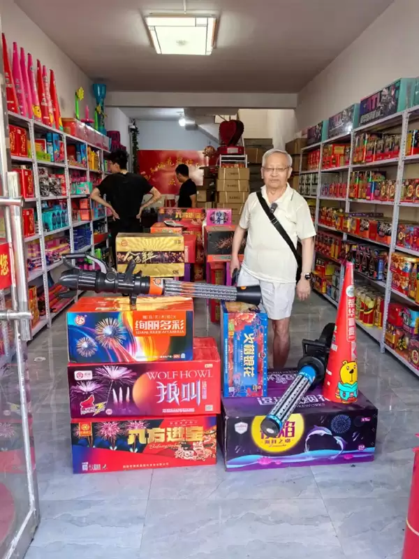 老爸撞脸黄仁勋 韩路：知道我为什么显卡多了吧