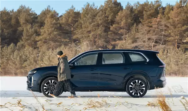 用上问界M7同款舱内激光视觉 宝骧大六座SUV华境S实车曝光