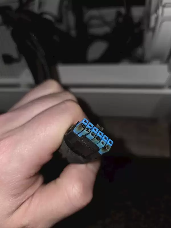 真心没法用!蓝宝石RX 9070 XT 16针供电接口烧了7个