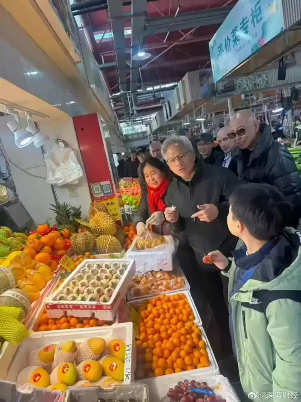 老爸撞脸黄仁勋 韩路：知道我为什么显卡多了吧