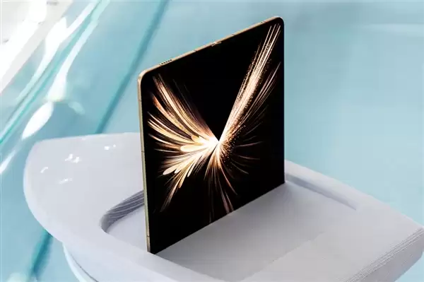 荣耀Magic V6电池突破7000mAh：史上电池最大的折叠屏旗舰来了