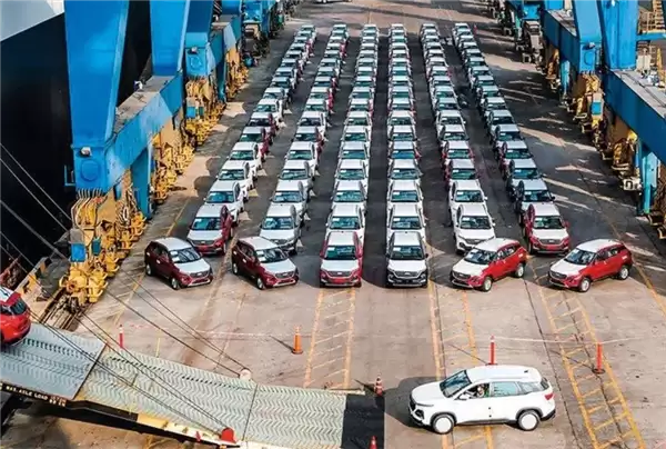 2025年中国汽车保有量达3.66亿辆,千人保有量260辆居全球首位