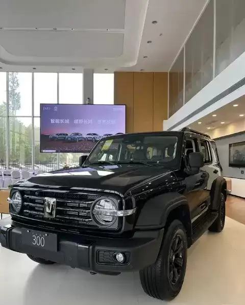 硬派越野差速锁全解析:三锁原理、使用顺序与禁忌场景