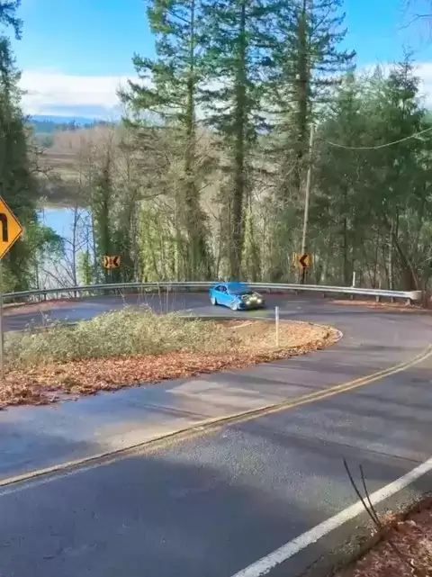 连续漂移进阶指南：破解弯道衔接瓶颈与反向换向技巧