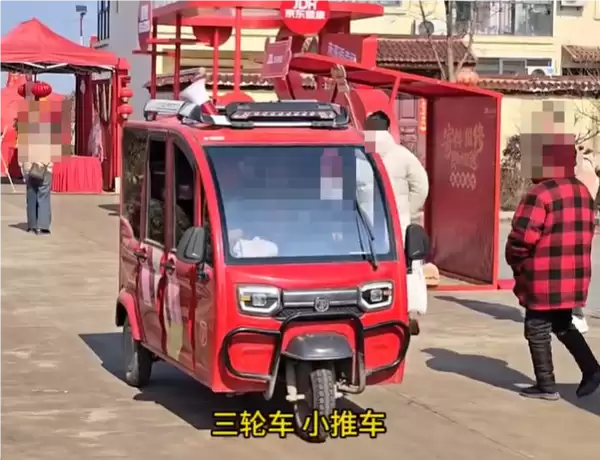 刘强东老家喊话村民来拉年货：三轮车、小推车能用上的都用上