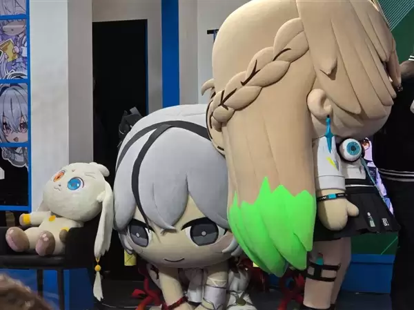 韩国玩家挑战《鸣潮》吉祥物椿:比赛掰手腕没曾想直接骨折!