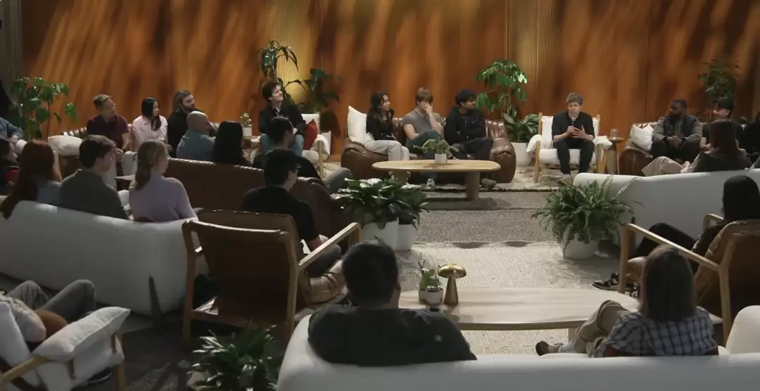 奥特曼承认OpenAI路线走偏了，以及“写代码将变得不再重要”