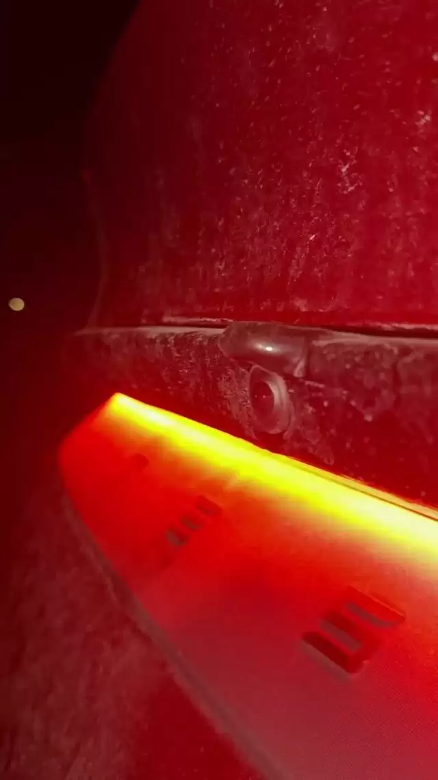 报告称特斯拉Robotaxi自动驾驶出租车全系摄像头新增清洗喷嘴