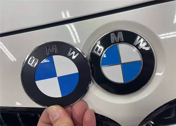 宝马下月起全面启用新Logo：取消镀铬装饰 换成哑光黑环