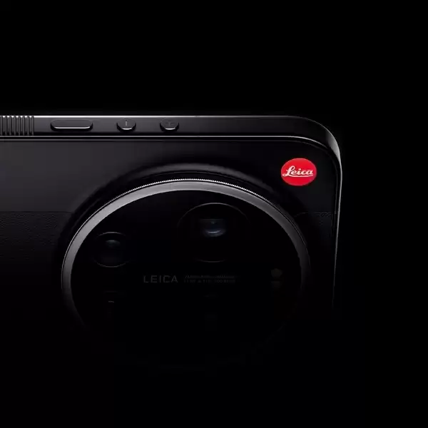 国际知名科技博主评测小米17 Ultra徕卡版:一款更像相机的手机