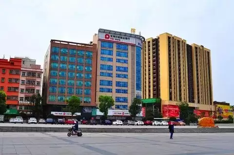 东莞雁田村2026年2月起实施停车收费，三档定价引热议与监督期待