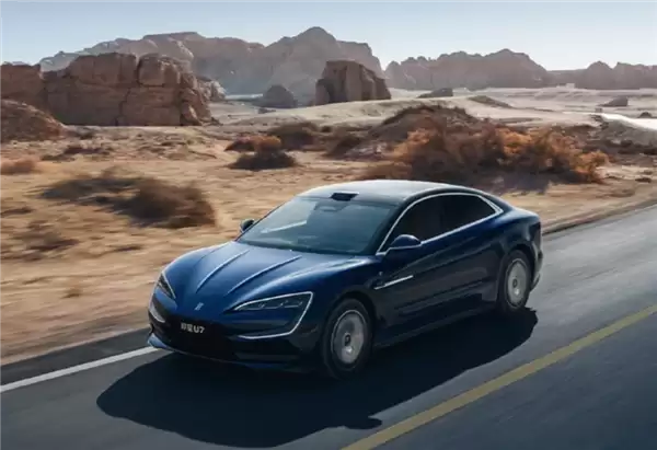 28项功能上新！仰望U7 V2.0 OTA升级:高速紧急靠边停+安全带振动