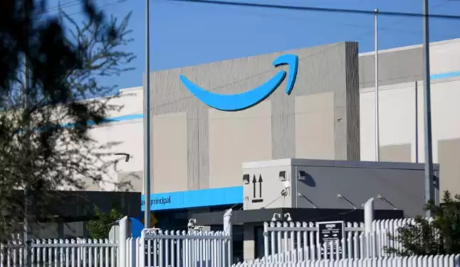 亚马逊官宣裁员1.6万:AI取代白领正在成为现实