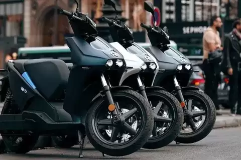 西班牙推Rieju Ray 7.7电动踏板车:持汽车驾照可骑,续航超130km