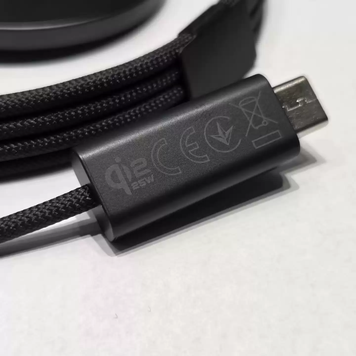 三星25W磁吸无线充电器曝光,适配Galaxy S26系列手机