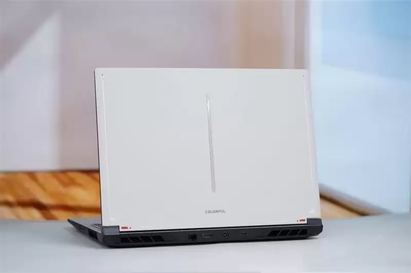 长江存储PC42Q QLC SSD发布:性能媲美高端TLC,1TB耐久达300TBW