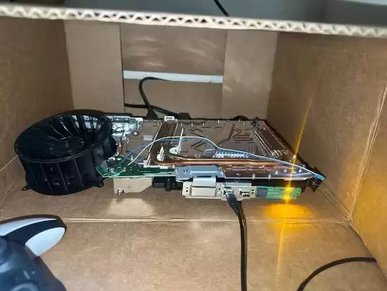 网友百美元购PS5 Pro裸板,无散热连续运行VR引热议