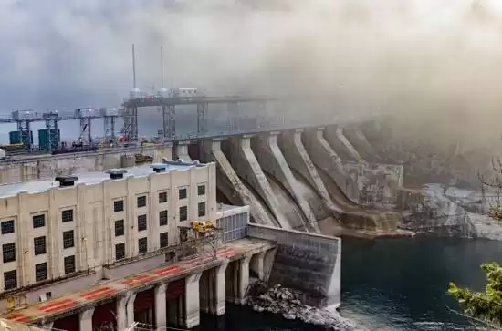 AI算力激增推高数据中心耗水量,微软2030年水足迹或近800亿升