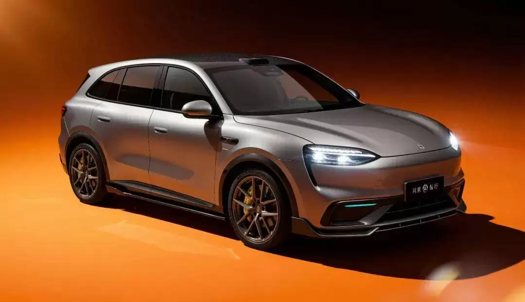 问界M6前脸特写