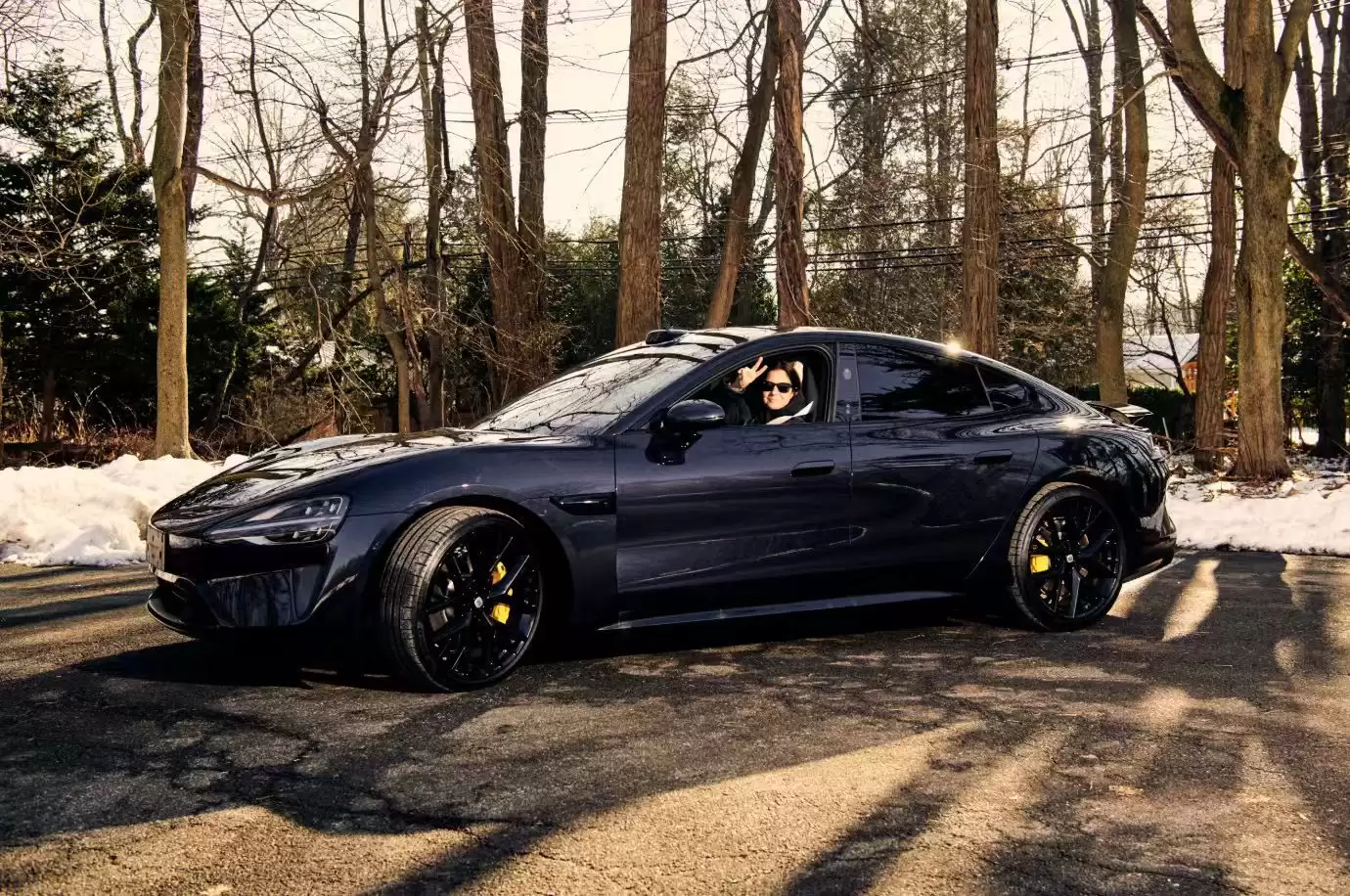 《华尔街日报》专栏作家试驾小米SU7:它像苹果没造出来的车,不想买美国车了