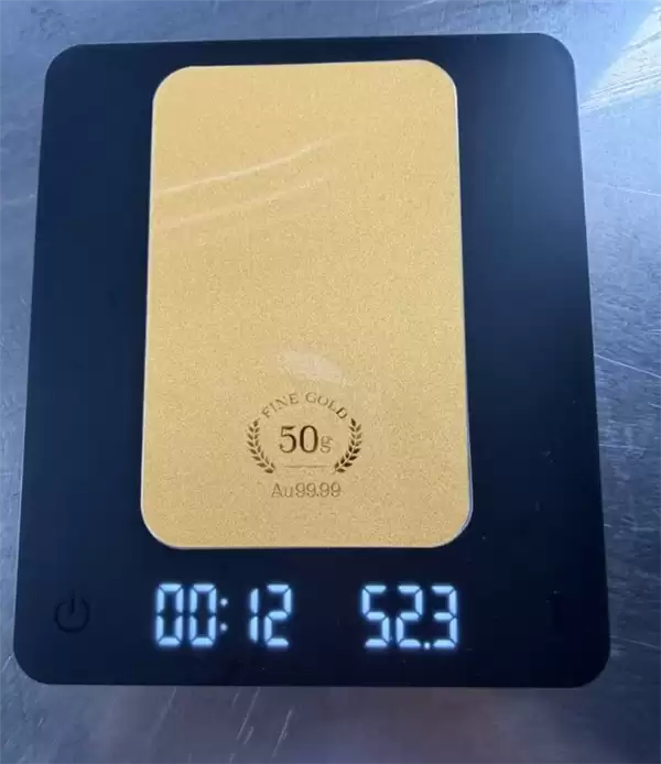 京东京造黄金手机壳首批晒单来了：礼盒包装 金片带证书