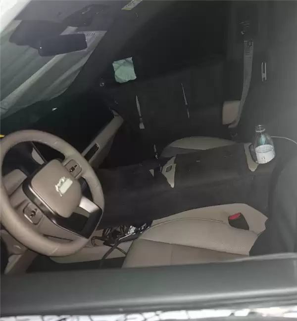 新一代理想L9内饰疑曝光：大联屏依旧 但一个家族化设计被砍