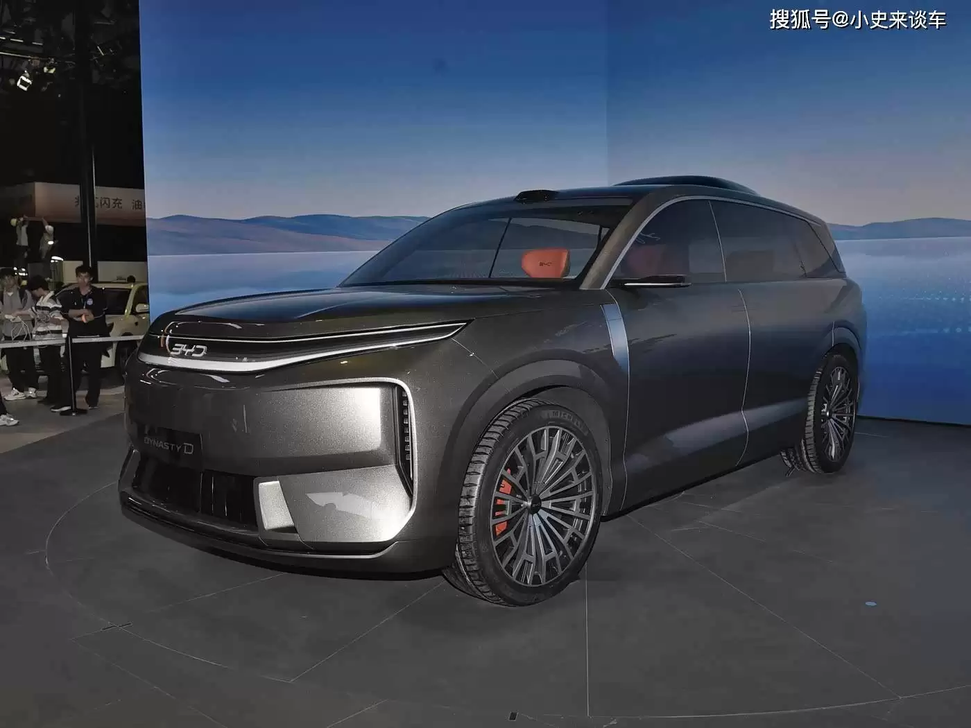 比亚迪唐9系侧面图