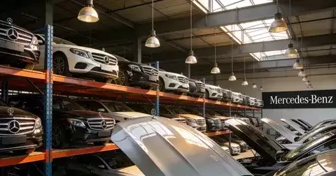 奔驰经销商陷价格倒挂困局：单台亏万元，新能源冲击下渠道体系濒临崩溃