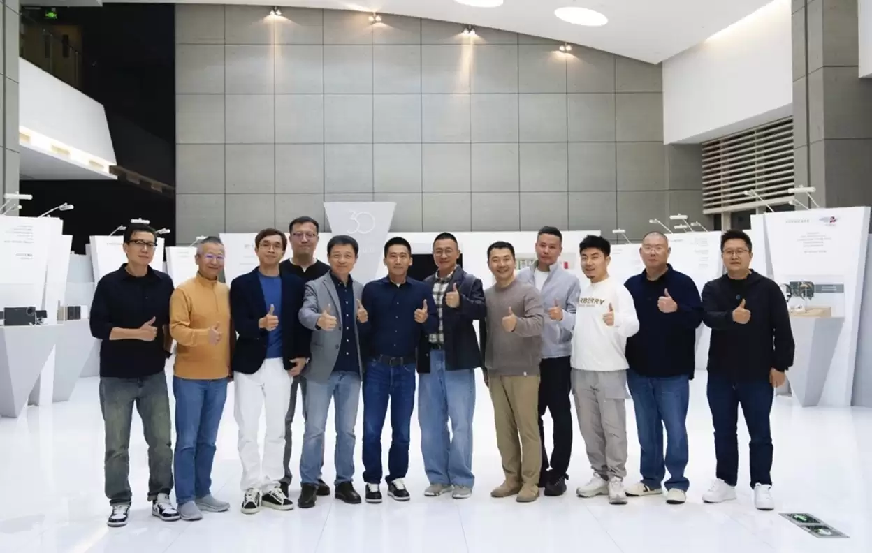 京东与漫步者签署战略合作协议：三年达成60亿销售目标