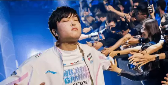 曝Bin疑离队!队内矛盾爆发 紧急上调2队上单