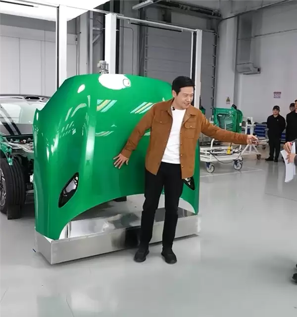 雷军官宣明晚直播:带大家参观小米汽车工厂实验室