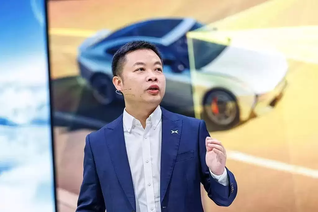 何小鹏内部分享：舱驾技术会合流，组成“超级智能体”