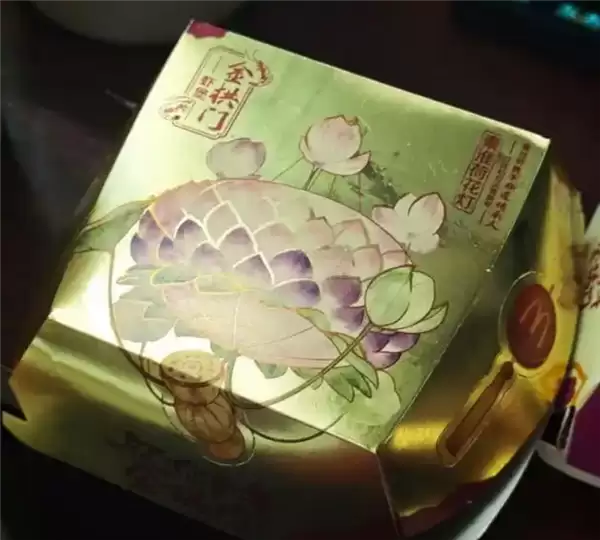 麦当劳新包装被吐槽像祭祀用品 网友吵翻了有人认为漂亮：官方回应