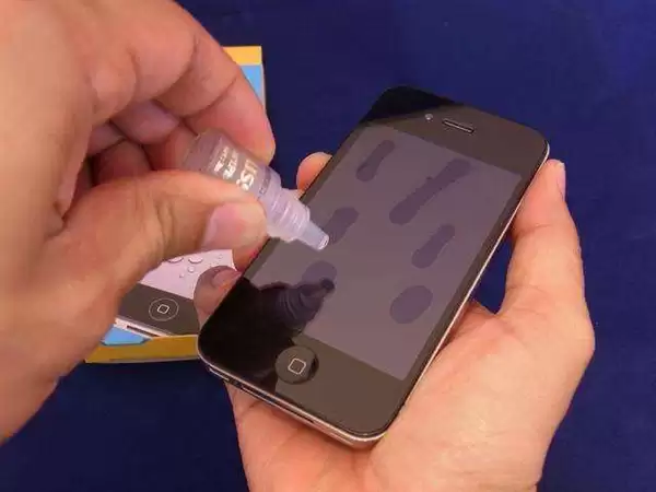 揭秘什么手机膜用久了 点几下就脏