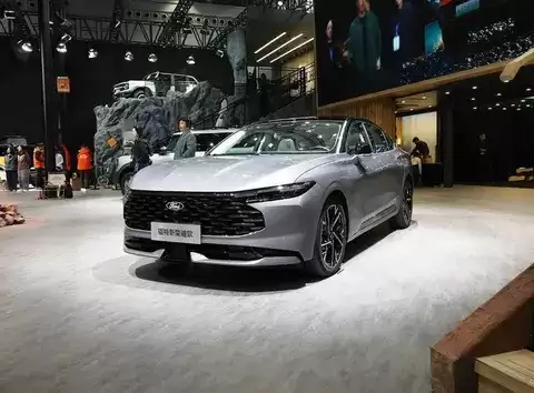 全新蒙迪欧上市:261马力+1.1米4K屏,起售价12.48万享2.5万优惠