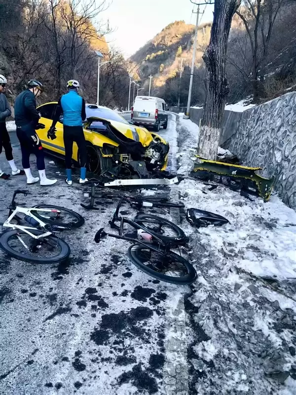 山路飙到125km/h 一小米SU7 Ultra撞毁:官方救援电话秒通