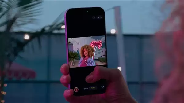 苹果依然引领行业！iPhone 17首发方形前摄：华为、OPPO已开始探索