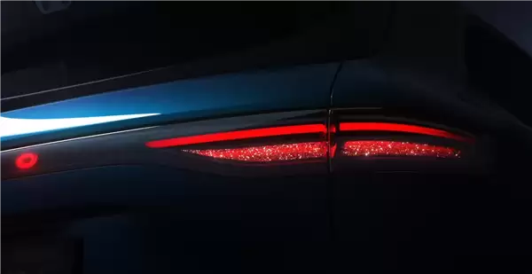 问界56789凑齐！余承东公布问界M6实车：大灯璀璨如钻石