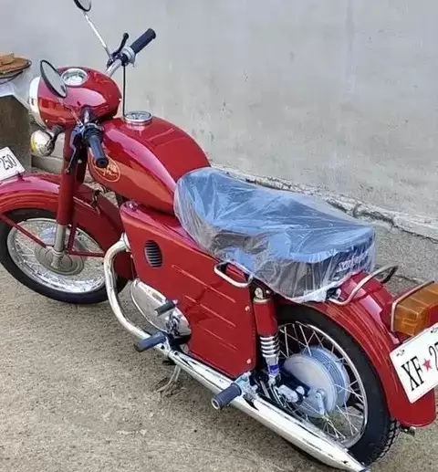 八十年代幸福250与红公鸡:承载一代人谋生记忆的摩托双雄