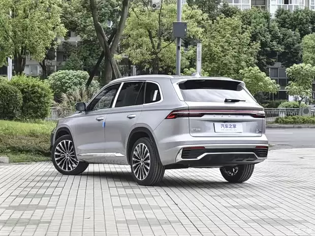 吉利星越L新款预售：双配置13.97万起，2.0T+8155芯片+双14.6英寸屏