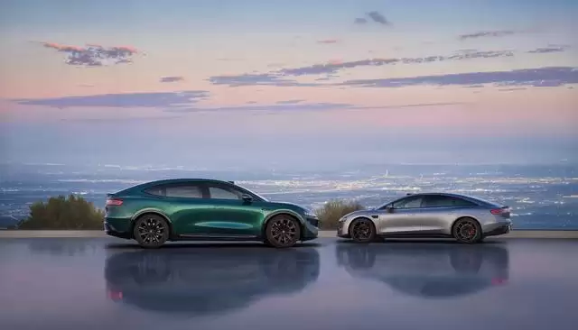 避免踢空气:鸿蒙智行智界汽车官解“脚踢后备箱”功能正确姿势