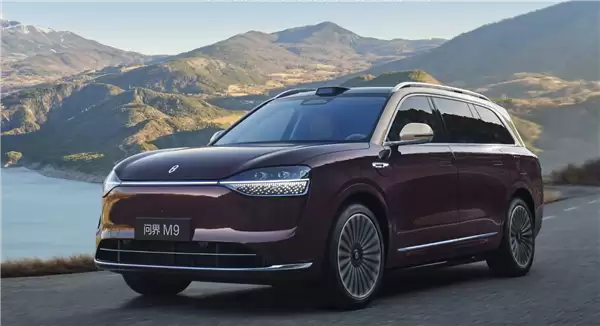 插混界“理财产品”现身 问界M9保值率一骑绝尘 谁还说电车不保值