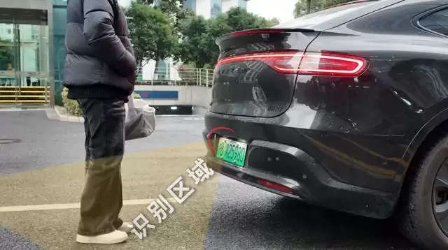 避免踢空气:鸿蒙智行智界汽车官解“脚踢后备箱”功能正确姿势