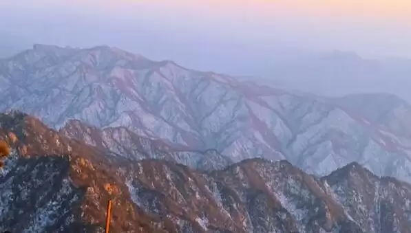 洛阳老君山陪爬爆火:有人月入5万